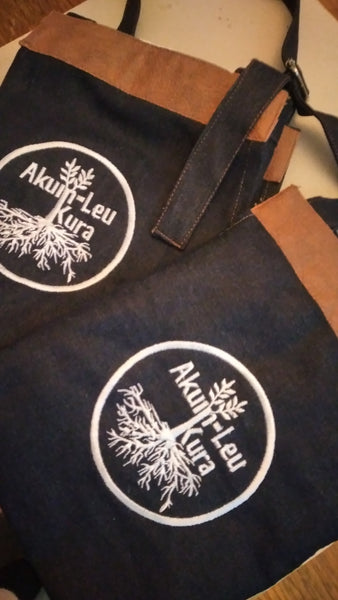 Delantal de Cocina de Mezclilla con Logo Bordado – Ideal para Emprendimientos Gastronómicos