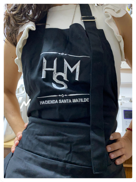 Delantal de Cocina de Gabardina con Logo Bordado – Ideal para Emprendimientos Gastronómicos